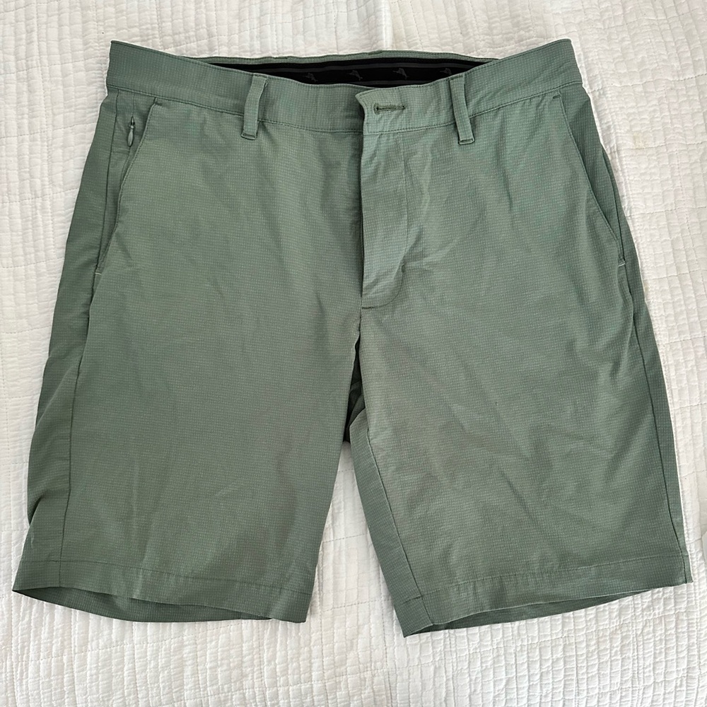 Tommy Bahama men’s shorts. Size 32. Green.